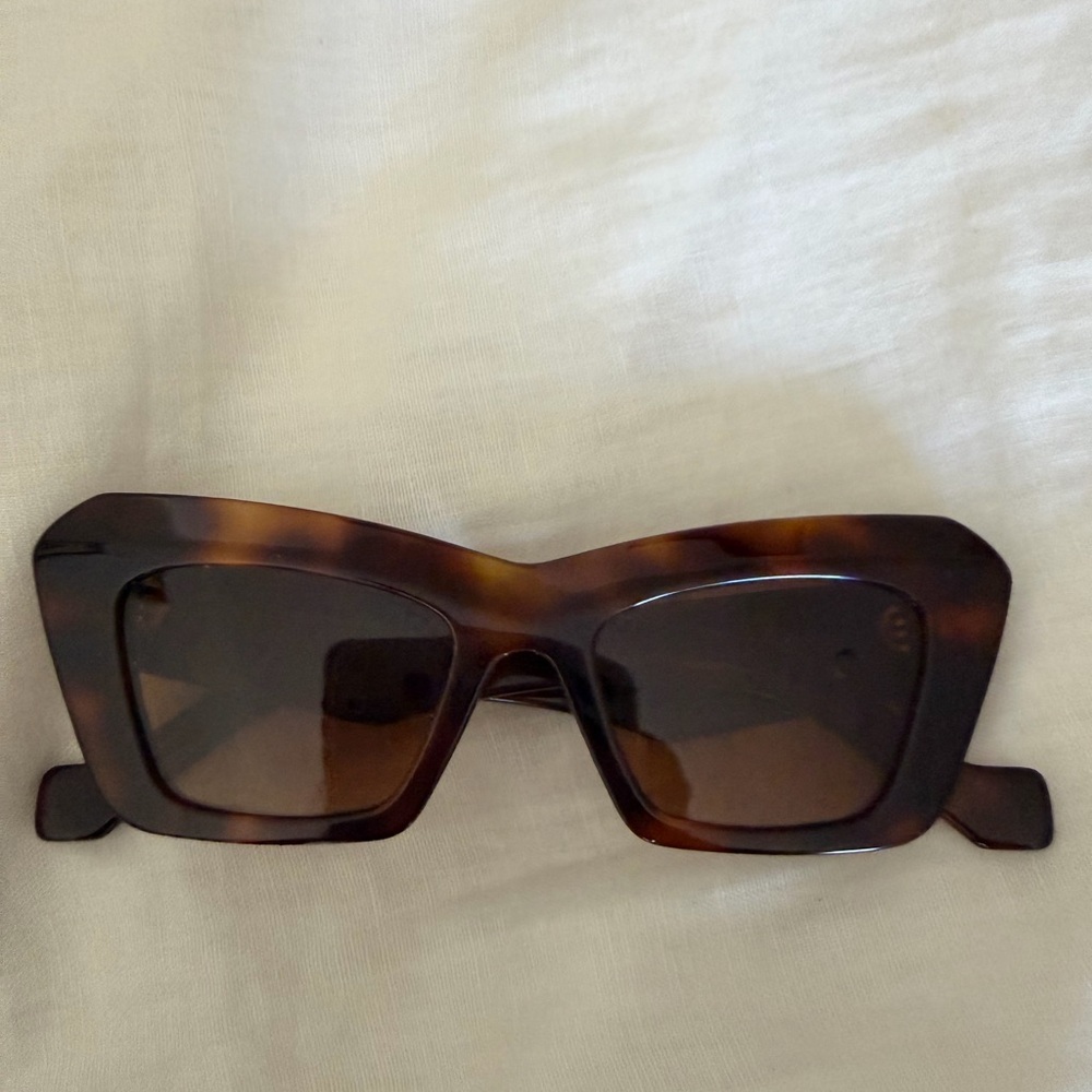 Loewe tortoiseshell cateye sunglasses